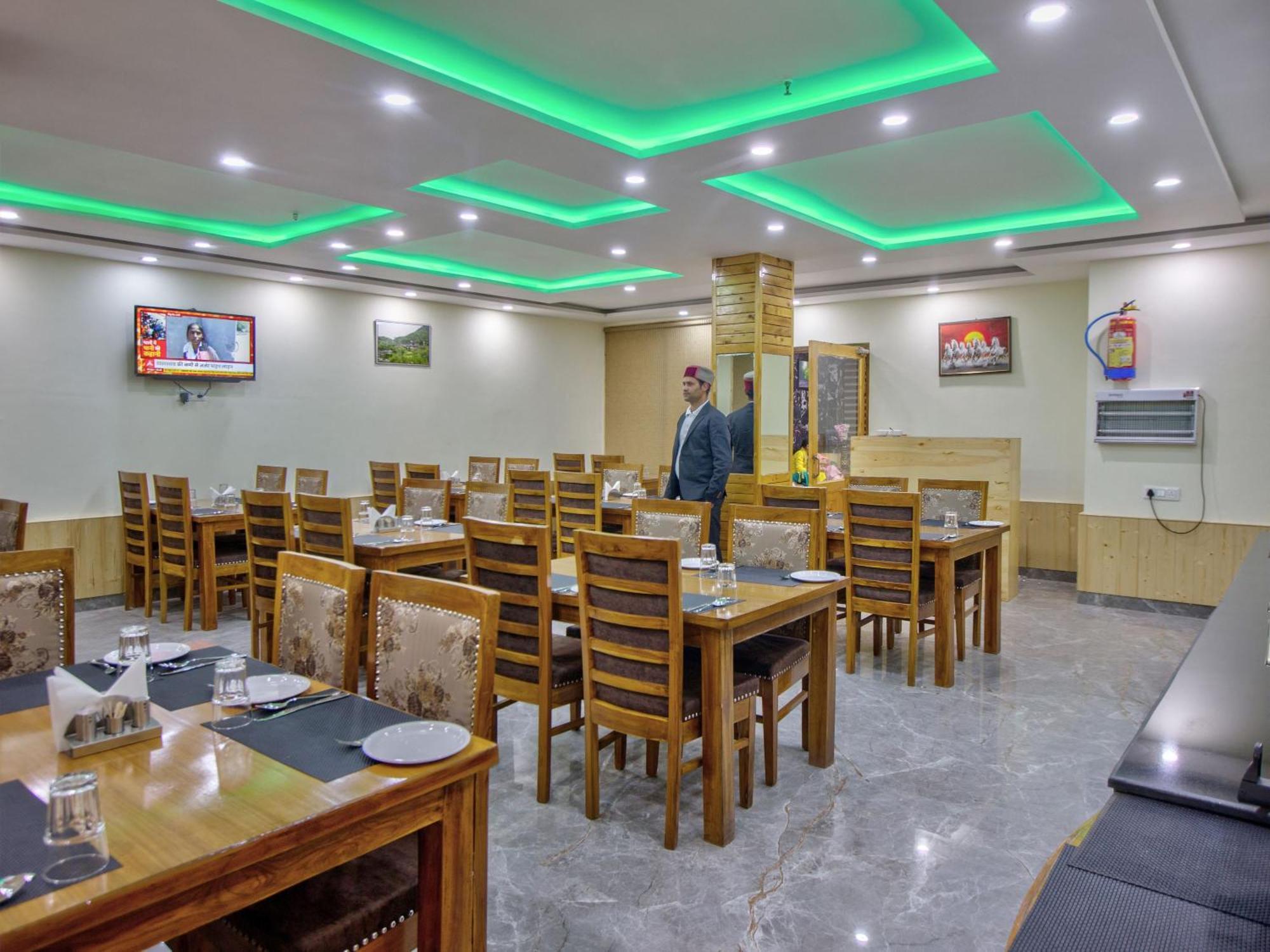 Swastik Grand Hotel 3*