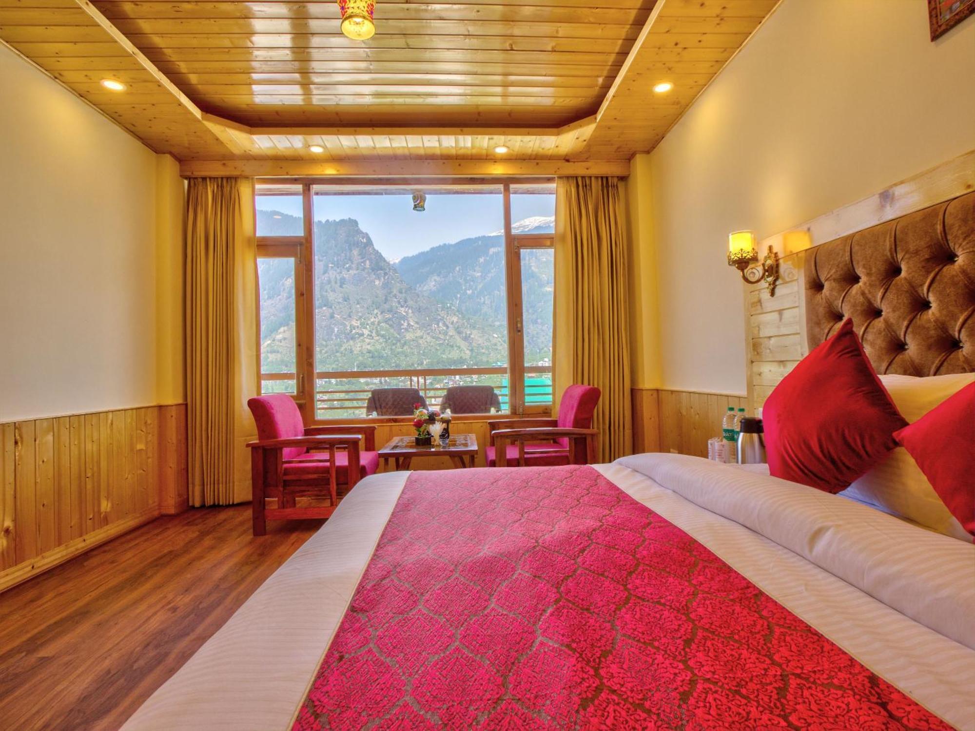 Swastik Grand Hotel 3*